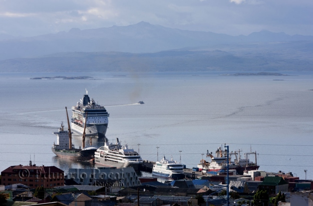 El Infínity entrando al puerto