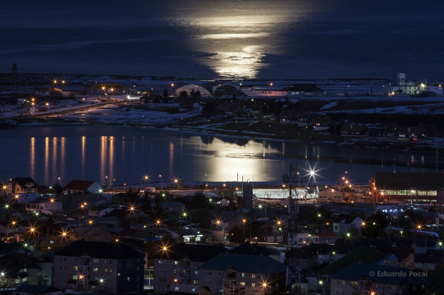 Luna llena, solo reflejo