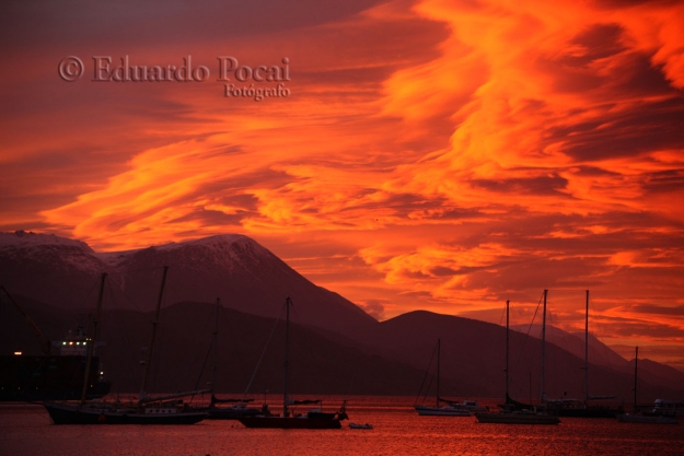 Más veleros y más nubes de colores