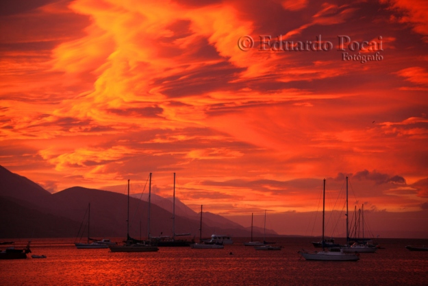 Amanecer, veleros, nubes, colores.