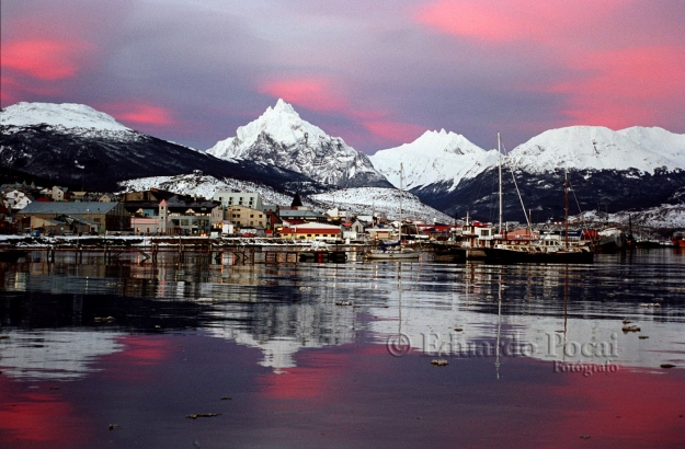 Atardecer otoñal en la bahía de Ushuaia