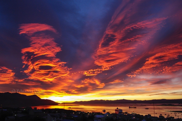 Amanecer con figuras magníficas